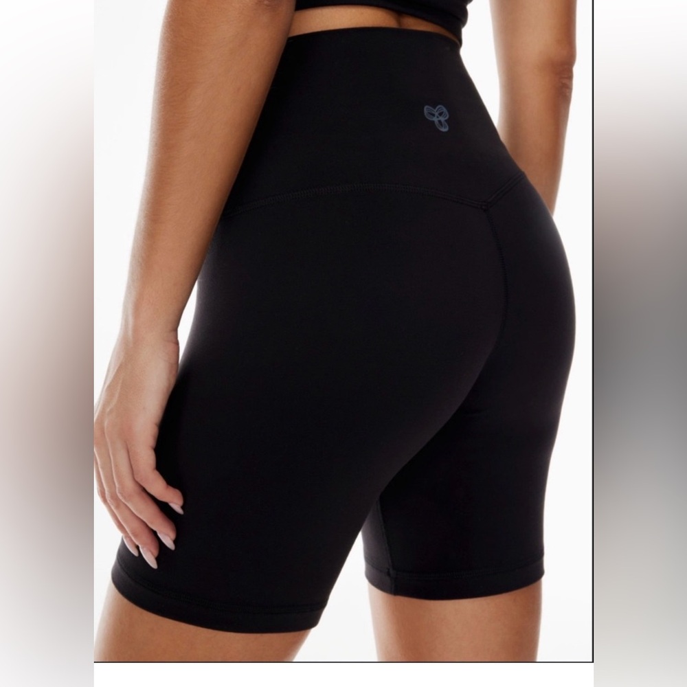 Aritzia TNA Women's Black High-Waist Bike Shorts (M)